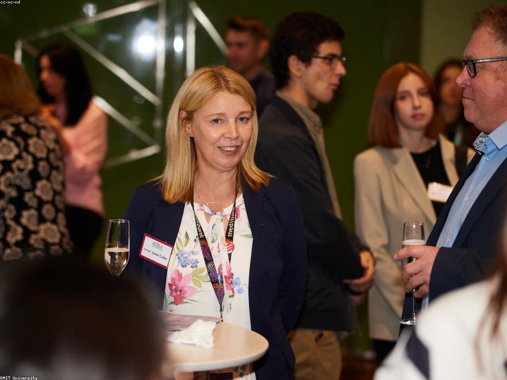 យុទ្ធសាស្ត្រស្លុត: ការរៀនពីការនាំមុខក្នុងទីផ្សារបច្ចុប្បន្ន